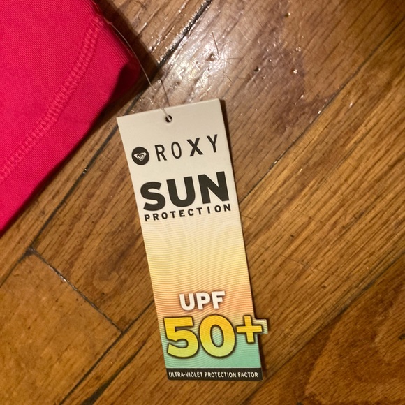 *SOLD* Roxy UPF 50 pink swimming surfing shirt with logo BNWT sz medium - Picture 5 of 8